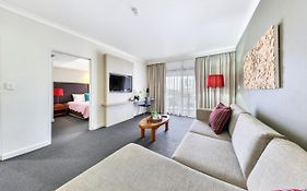Resort Style City View King Bed Pool Balcony
