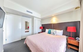 Resort Style City View King Bed Pool Balcony